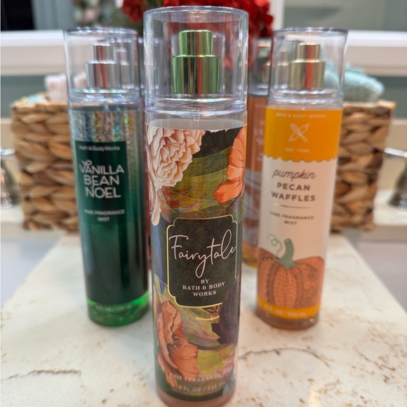 Bath & Body Works set of 6 fragrance mists full or nearly full. Various scents - Picture 2 of 3